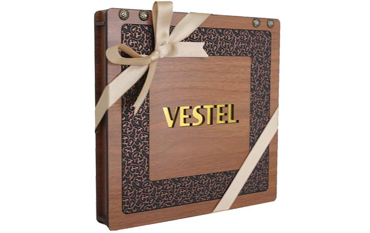 Wooden Boxed Chocolate, Vestel